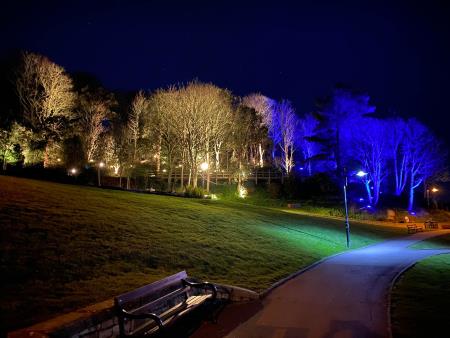Gardens lights turn to blue and yellow in support of Ukraine